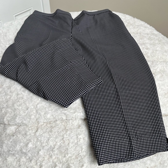 Alfred Dunner Top with attached camisole and matching capris. - Picture 5 of 7